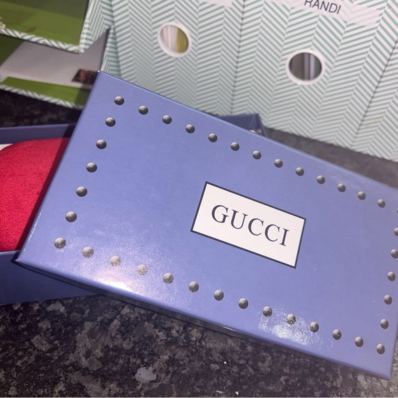 Meet your Posher, April - Picture 6 of 16